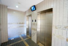 エレベーターは2台完備しています。忙しい時にもスムーズに外出できます。