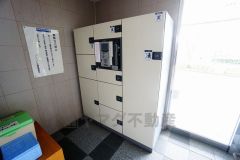 不在時でも荷物が受け取れる宅配ボックス完備。共働きの家庭や外出の多い方に便利。お子様の留守番中も安心ですね＾＾