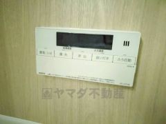 湯量・湯温の設定、そして保温までワンタッチのフルオートバス。便利な追い炊き機能付きです。