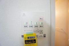 浴室暖房乾燥機付き＾＾梅雨の時期や花粉、PM2.5が酷いときなどの洗濯を干すのに重宝しそうですね＾＾