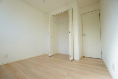 同仕様写真。机やベッドを置いても広々とした空間です＾＾子供部屋としての利用もおすすめ。