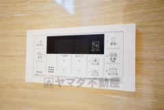 湯量・湯温の設定、そして保温までワンタッチのフルオートバス。便利な追い炊き機能付きです。