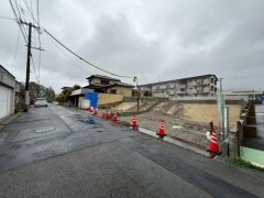 現地（2026年3月31日）撮影。大型車の通行が少なく、騒音や振動が少ないので静かで快適な生活を送れます。落ち着いた住宅地内で快適な生活を実現してみませんか。