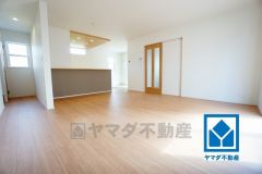 家族が集まる開放的なリビング。思い思いの時間を過ごしたり食事をしたり、素敵な団らんの場になりますね＾＾