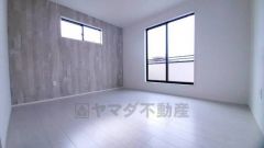 主寝室はアクセントクロスがオシャレですね。インテリアでどんな部屋にするのか考えるのも楽しみです。