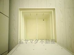 キッチンにある床下収納は、居住スペースを減らさずに買い置きの調味料や非常食などを保管することができます。