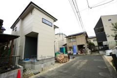 現地（2026年2月24日）撮影。住人以外の車の進入も少なく、小さなお子様を持つご家庭にも安心です。落ち着いた住宅地内で快適な生活を実現してみませんか。