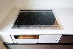 汚れてもサッとふける、お手入れのしやすいIHクッキングヒーター。オール電化なので経済的です。