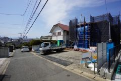 現地（2026年3月26日）撮影。住人以外の車の進入も少なく、小さなお子様を持つご家庭にも安心です。