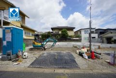 現地（2026年7月7日）撮影。八田小学校徒歩10分＾＾スーパー、コンビニ、ドラッグストア徒歩8分圏内。快適でゆとりのある生活空間で新生活を始めましょう^^