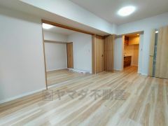 温かみのある雰囲気と、キッチンでの作業性を兼ね備え、家族の笑顔あふれる団らんのひと時をお過ごしいただける設計になっています。