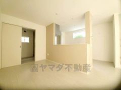 対面式キッチンを中心としたリビングダイニング。