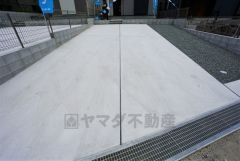 駐車スペースはゆとりある4台分を確保。マイカー用に、お客さま用に、余裕を持ってご利用いただけます。