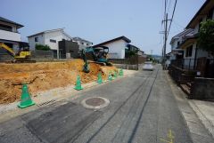 現地（2025年7月3日）撮影。大型車の通行が少なく、騒音や振動が少ないので静かで快適な生活を送れます。