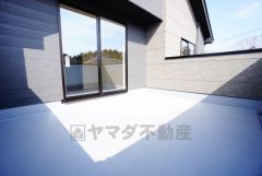 陽当たりの良いバルコニーです。お洗濯やお布団干しはもちろん、日光浴スペースにも。足元は防水工事施工済です。