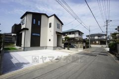 住人以外の車の進入も少なく、小さなお子様を持つご家庭にも安心です。