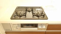 複数の調理を一度に行うことができる3口コンロ。効率よくお料理が出来ます。毎日のお料理も楽しくなりますね＾＾