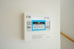 おいだき機能つきなのでお風呂に入る時間が異なるご家庭には嬉しいですね。ボタン一つで快適で便利な生活が＾＾