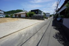 現地（2025年5月20日）撮影。住人以外の車の進入も少なく、小さなお子様を持つご家庭にも安心です。