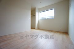 2階リビングとして、ファミリースペースとして、広めの主寝室として、様々な使い方がありそうです。