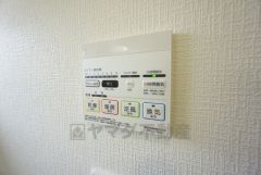浴室暖房乾燥機には、暖房、乾燥、涼風、換気の4つの機能が付いています。タイマー付きです。