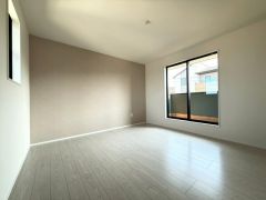 各部屋に収納が完備されているので、お荷物が増えても安心の設計です。
