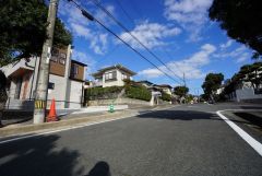 住人以外の車の進入も少なく、小さなお子様を持つご家庭にも安心です＾＾
