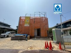 現地（2026年7月21日）撮影。敷地面積80坪以上＾＾ゆとりある4LDK＾＾家計にも環境にも優しいオール電化住宅＾＾全居室収納スペースあり＾＾