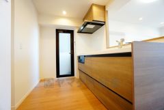 カウンタートップは耐熱性に優れており、日ごろのお掃除もふき取るだけでＯＫ。