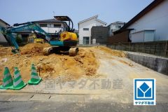 現地（2025年7月3日）撮影。天神行バス停まで徒歩3分で、都心へのアクセスの幅が広がります。毎日の通勤・通学・買い物がしやすく、快適に過ごせます。