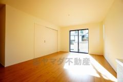 断熱性能の窓ガラスを採用。省エネ、光熱費カットにも貢献します。夏は涼しく、冬は暖かく快適に過ごせますよ＾＾