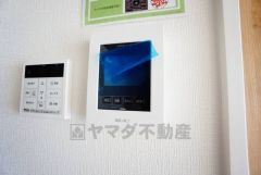 防犯性、セキュリティ対策に安心できるテレビモニター付きインターフォンです。セールスマン対策にもなり安心できます。