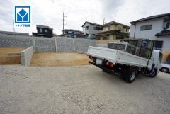 現地（2026年10月19日）撮影。周辺は落ち着いた住宅街。車通りも少なく安心です。快適でゆとりのある生活空間で新生活を始めましょう^^