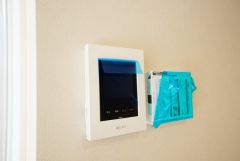 防犯性、セキュリティ対策に安心できるテレビモニター付きインターフォンです。セールスマン対策にもなり安心できます。