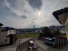 視線が抜けて開放的なバルコニーからの眺望。南向きで陽当たり良好ですよ＾＾