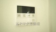 キッチン横からボタンひとつで操作が楽々。