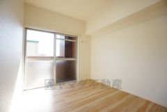 明るい室内は、風通しも良く、大変居心地の良い空間となっております。爽やかな風を感じて起きる朝は、快適生活の始まりに。