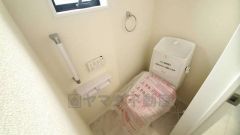 温水、暖房、ウォシュレット付の高機能トイレです。