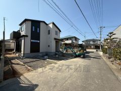 住人以外の車の進入も少なく、小さなお子様を持つご家庭にも安心です。