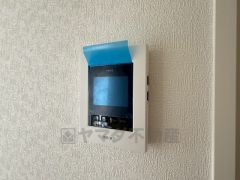 防犯性、セキュリティ対策に安心できるテレビモニター付きインターフォンです。セールスマン対策にもなり安心できます。