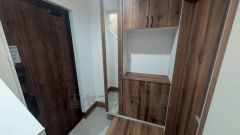 たっぷり収納できるシューズボックスです。家族全員の靴がきれいに整頓できます。棚の上にお花や写真を飾っても良いですね。