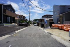 現地（2025年7月16日）撮影。 大型車の通行が少なく、騒音や振動が少ないので静かで快適な生活を送れます。