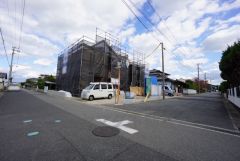 現地（2025年11月19日）撮影。大きな車でも駐車しやすいため、車のサイズを気にせず好きな車に乗れます。