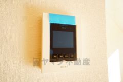 防犯性、セキュリティ対策に安心できるテレビモニター付きインターフォンです。セールスマン対策にもなり安心できます。