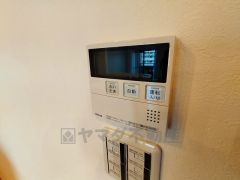 キッチン横からボタンひとつで操作が楽々。