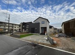 住人以外の車の進入も少なく、小さなお子様を持つご家庭にも安心です。