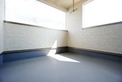 2階のインナーバルコニーは、テーブルセットを設置して気軽に外で朝食やお茶など楽しむセカンドリビングとしても利用できます。