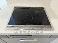 汚れてもサッとふける、お手入れのしやすいIHクッキングヒーター。オール電化なので経済的です。