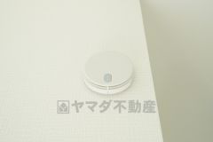 火災発生をいち早く知らせてくれる火災報知器は標準装備です。