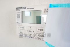 キッチン横からボタンひとつで操作が楽々。